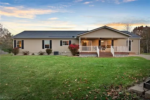 2240 Prysi Rd NW, Sugarcreek, OH 44681