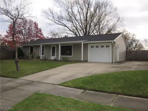 2746 Serra Vista Dr, Stow, OH 44224