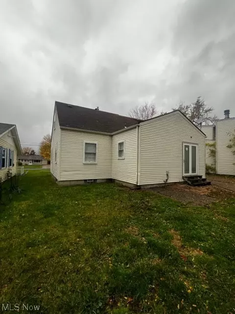 3945 Sylvia Ln, Youngstown, OH 44511 photo 3