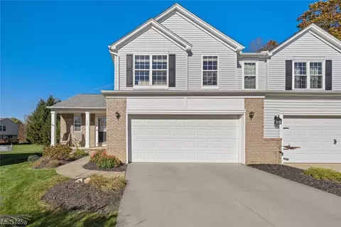 440 Canterbury Ln, Sagamore Hills, OH 44067