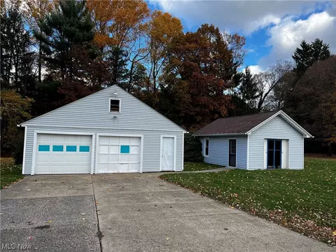 813 Howard Rd, Ashtabula, OH 44004 photo 2