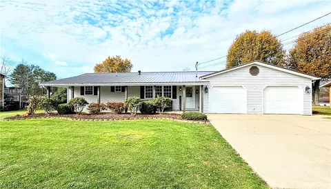 99 Greenland Dr, Washington, WV 26181