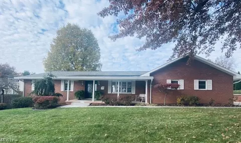 7 Fairview Hts, Parkersburg, WV 26101