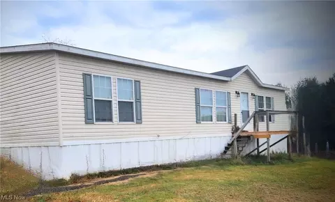 2925 Barth Rd, Belpre, OH 45714 photo 2