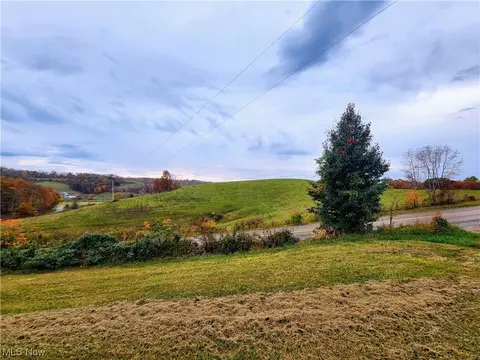 2925 Barth Rd, Belpre, OH 45714 photo 4