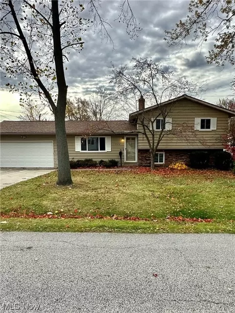 7414 Goldenrod Dr, Mentor On The Lake, OH 44060
