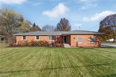 955 Chevelle Dr, Akron, OH 44319