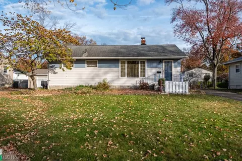 24316 Maria Ln, North Olmsted, OH 44070