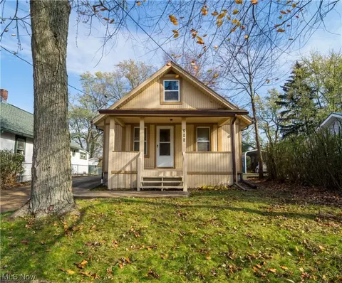 285 Pauline Ave, Akron, OH 44312