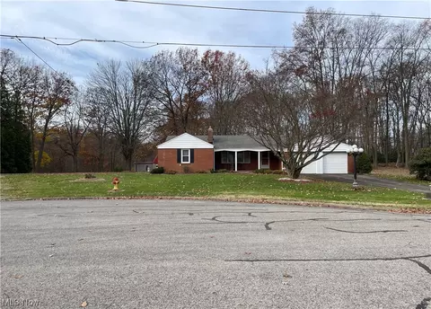 60 Philrose Ln, Poland, OH 44514