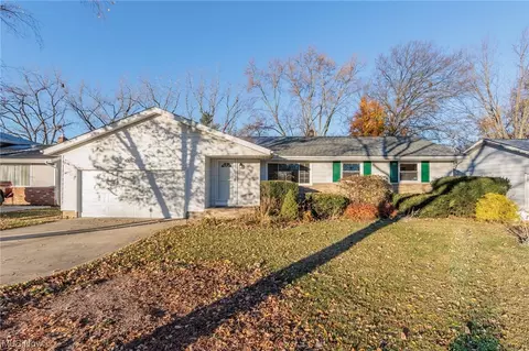 1158 Mulberry Ln, Brunswick, OH 44212