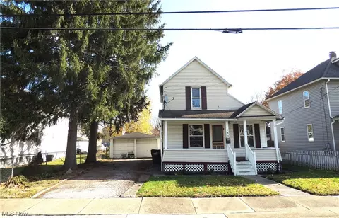 131 15th St NW, Barberton, OH 44203