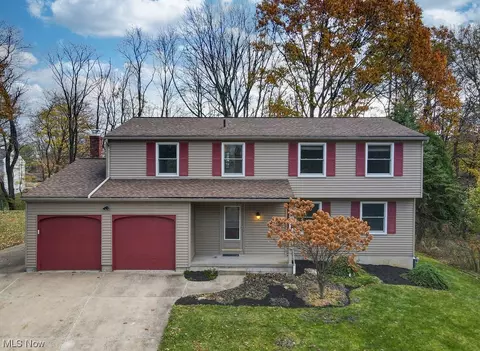 42 Glenside Dr, Munroe Falls, OH 44262