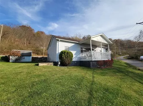 54243 Pike St, Bellaire, OH 43906