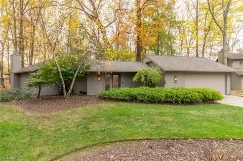 10762 Oak Branch Trl, Strongsville, OH 44149