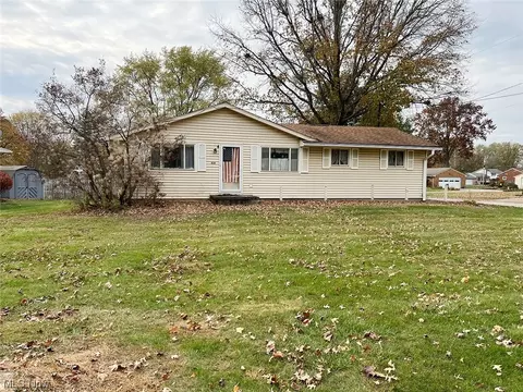 439 Middlesworth Ave SW, North Canton, OH 44720