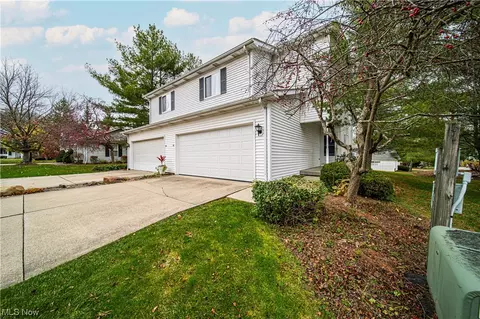 403 E Barrington Dr, Chardon, OH 44024