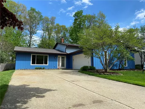 5835 Grovewood Dr, Mentor, OH 44060