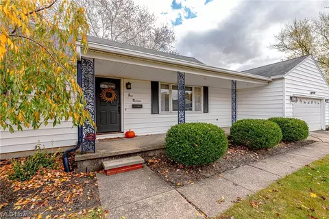 513 Skylark Ct, Elyria, OH 44035 photo 4