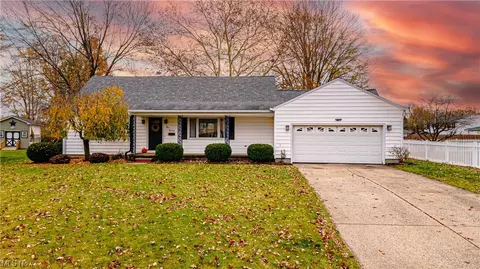 513 Skylark Ct, Elyria, OH 44035