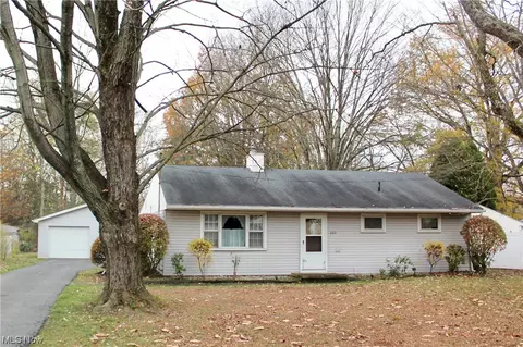 225 Clifton Dr NE, Warren, OH 44484
