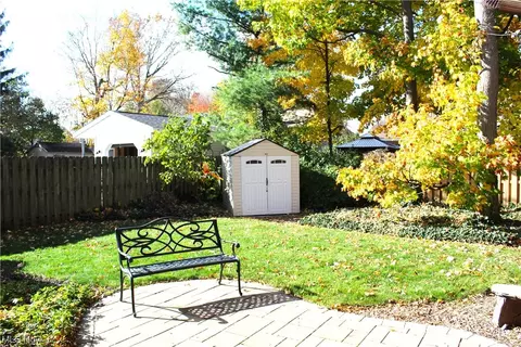413 Loyola Dr, Elyria, OH 44035 photo 2