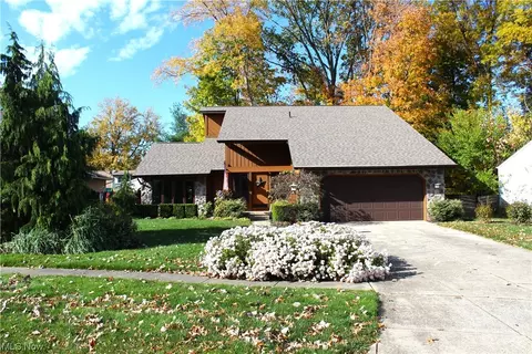 413 Loyola Dr, Elyria, OH 44035