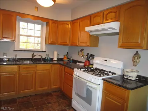 29329 Ridge Rd, Wickliffe, OH 44092 photo 9