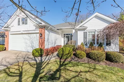 2430 Winesap Dr, Broadview Heights, OH 44147