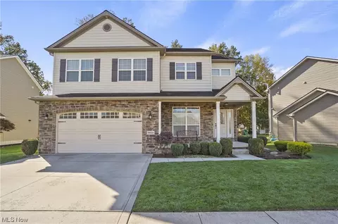 39020 Arcadia Cir, Willoughby, OH 44094