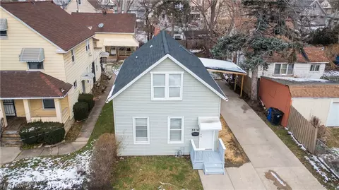 3216 Poe Ave, Cleveland, OH 44109