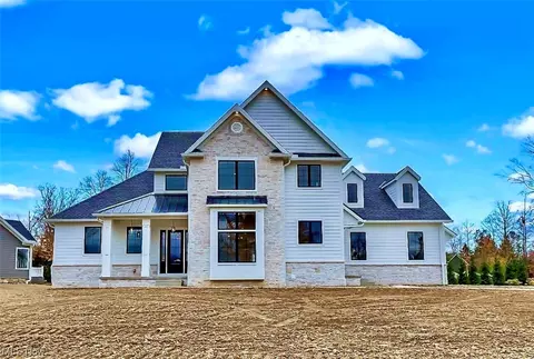 690 Hardwick Dr, Aurora, OH 44202