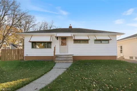 19305 Apelt Dr, Cleveland, OH 44135