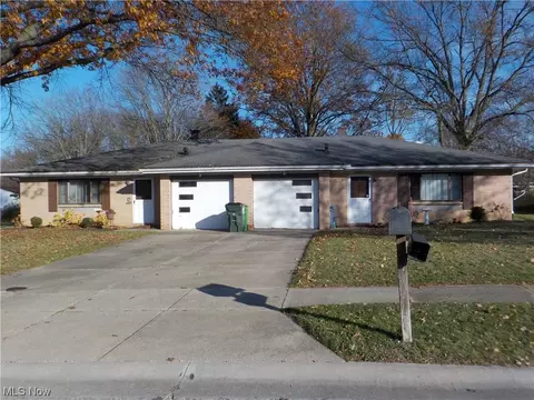 4435-4439 Larkdale Dr, Stow, OH 44224