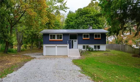 279 S Messner Rd, New Franklin, OH 44319