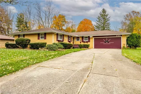 5103 Evergreen Dr, North Olmsted, OH 44070
