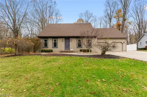 1887 Quail Run Dr, Cortland, OH 44410