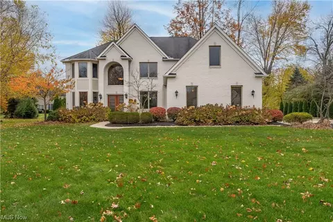 25783 Iris Ct, Westlake, OH 44145