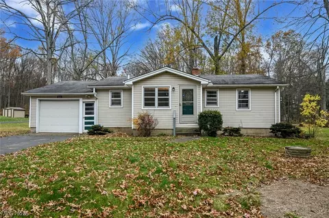 5117 Oak Knoll Ave, Newton Falls, OH 44444
