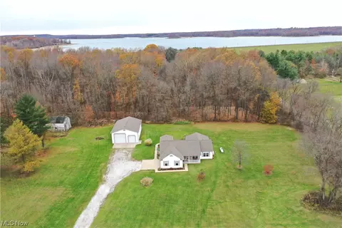 5949 Wayland Rd, Ravenna, OH 44266