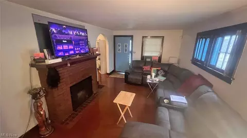 871 Bisson Ave, Akron, OH 44307 photo 5