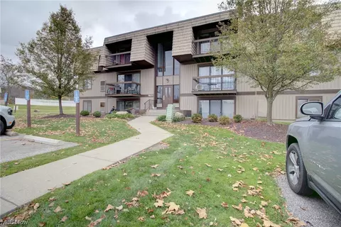9600 Cove Dr #B4, North Royalton, OH 44133