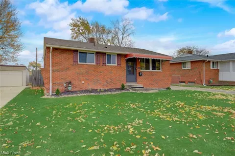 6371 Sandfield Dr, Brook Park, OH 44142