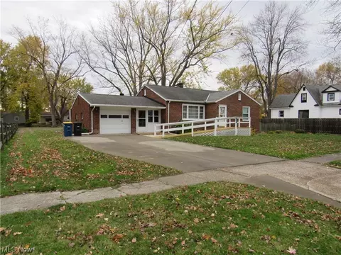 1144 E 16th St, Ashtabula, OH 44004 photo 3