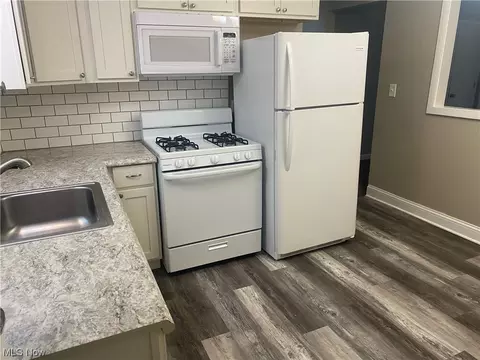 975-977 Berwin St, Akron, OH 44310 photo 11