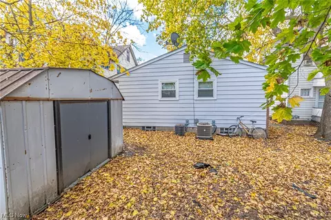 975-977 Berwin St, Akron, OH 44310 photo 4