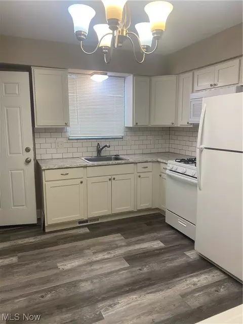 975-977 Berwin St, Akron, OH 44310 photo 13