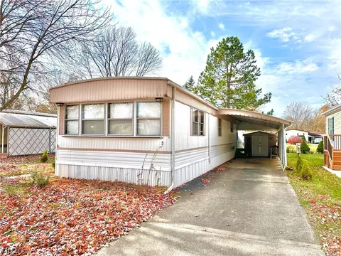 5 Parade, Olmsted Twp, OH 44138