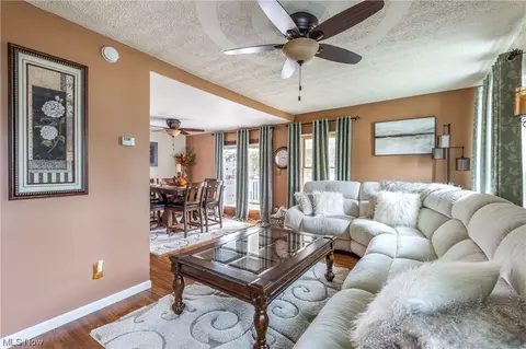 489 W Waterloo Rd, Akron, OH 44314 photo 4