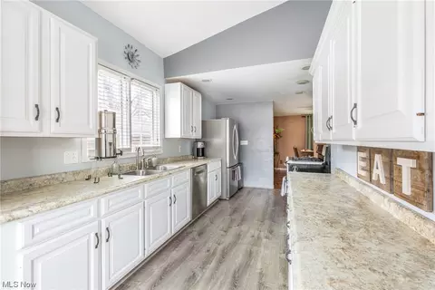 489 W Waterloo Rd, Akron, OH 44314 photo 9